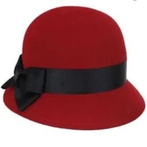 🌸NEW RED Betmar Red Cloche Hat with Black Bow. NEW WITHOUT TAGS.